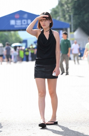 25611-29-52√白皙美腿人字拖素人媳妇 11P