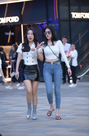 身材很好的紧牛美女