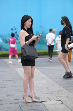 黑色连体包臀裙