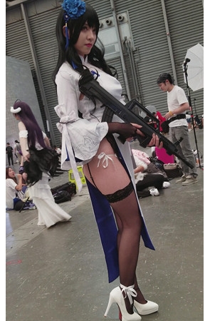 漂亮的黑丝coplay妹子