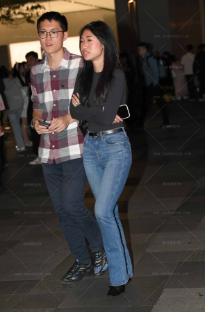 25513-7=68√紧身牛仔裤女友 10P