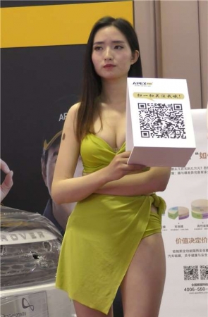 波涛汹涌的美女车模小姐 [994 MB/mp4]