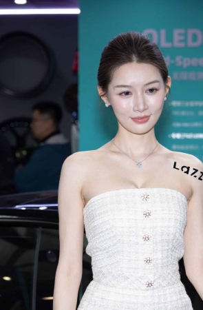 250329-2=130 百万网红高端车模敏敏第二弹【套图➕视频】 13P