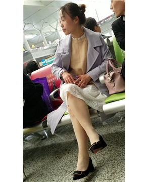 4k-性感高跟鞋白裙美腿肉色丝袜美女