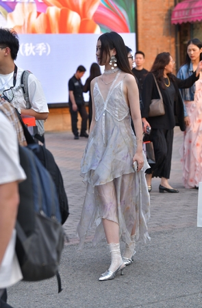 深V吊带裙 250911-66