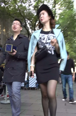 极品性感街拍黑丝美腿短裙美女