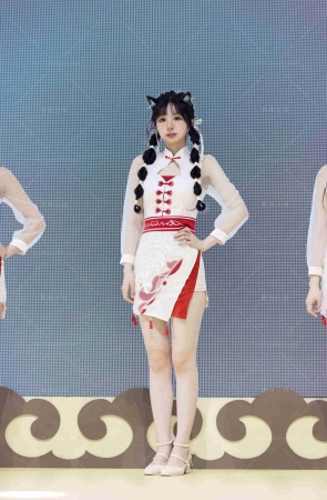 白皙腿精车模小排骨CJ舞台走秀篇