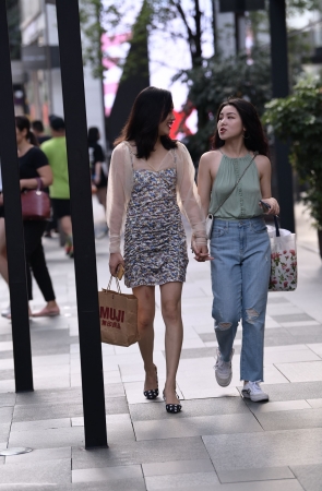 白裙子美女