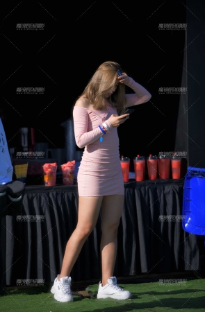 性感粉色包臀裙美女