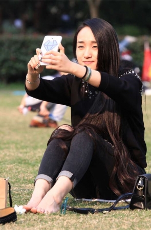 No188 大家都学着点：亲她的脚，能让她破涕为笑