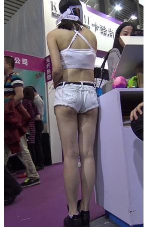 戴着面罩的模特妹子