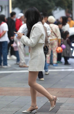 肉丝高跟街拍少妇-13P