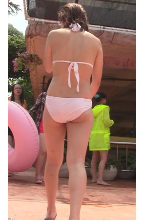 粉色比基尼泳装妹子