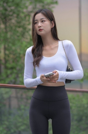 一始街拍作品  黑色瑜伽裤美眉 [650P1V-24.2GB]