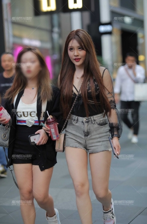 肥美可人的美眉