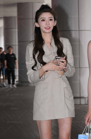 2567-61-70√悠悠-拖鞋脚板底-她这种不多啊哈 8P