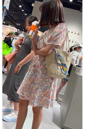 连衣裙美女