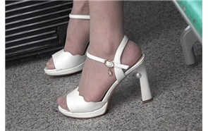 4K – 肉丝袜白高跟成熟美女 [3.60 GB/avi]