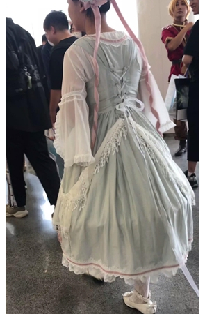 长裙妹子