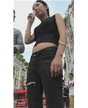 露脐装长腿紧身苹果臀美眉 [402 MB]