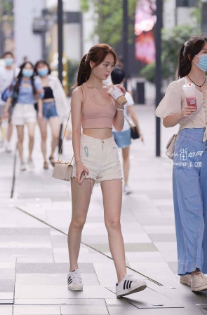 2084-10+38/热裤女孩 5P