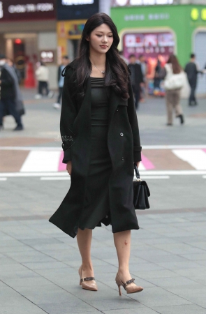 漂亮街拍少妇