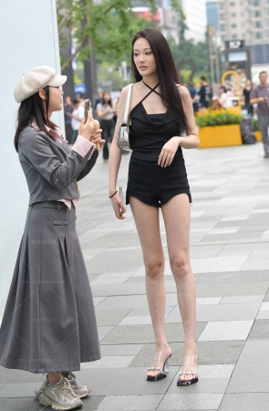 2463-3=95√天然大长腿天然美女【套图➕视频】 19P