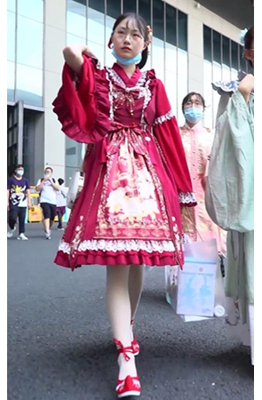 红色洛丽塔小妹