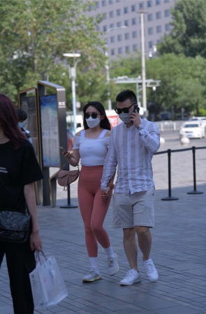 红石街拍作品 – 粉色性感瑜伽