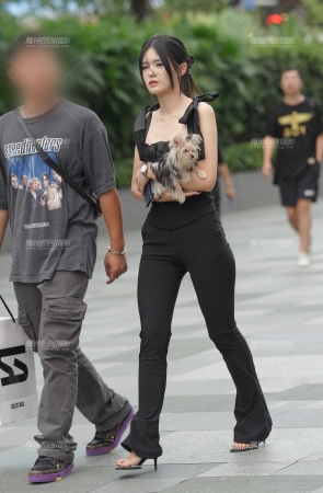 小姐姐的身材真不错