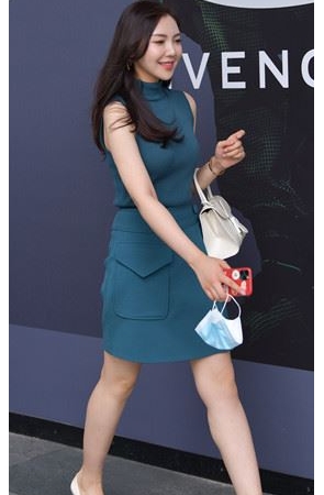 很自信的气质小姐姐(47P)