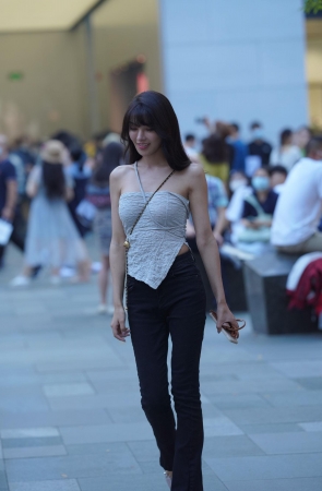 面若桃花 气质美女