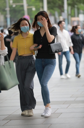 丰腴紧身牛仔裤MM