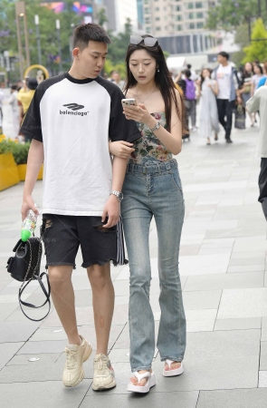 纤纤细腰大长腿··240607-10-47 15P