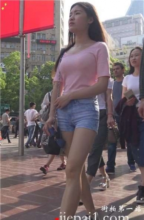 4k-街拍粉衣热裤丰满清纯美女 [2.03 GB]