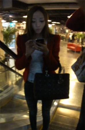 极品紧身牛仔裤美女,模特身材