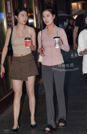 23520-18=82√这种裤子穿着一定很舒服～ 15P