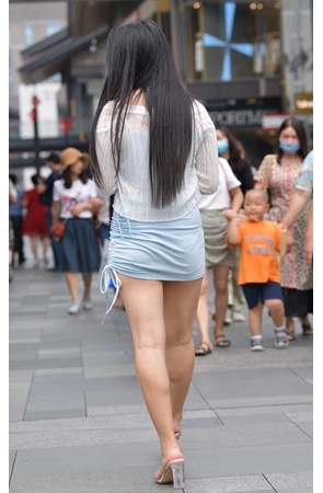 蓝色连体裙女孩(67P)[1.42G/JPG]