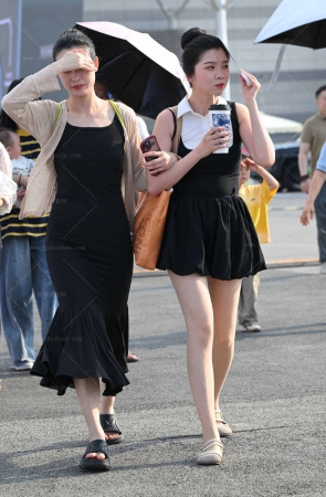 2567-48-76√丸子头超薄肉丝美腿素人 8P