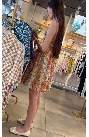 漂亮的长发小姐姐