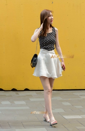 身材高挑的长腿女郎