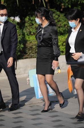 车展销shou 肉 丝高 跟二郎腿感觉就是美