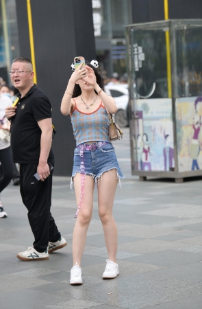 清新热裤女生