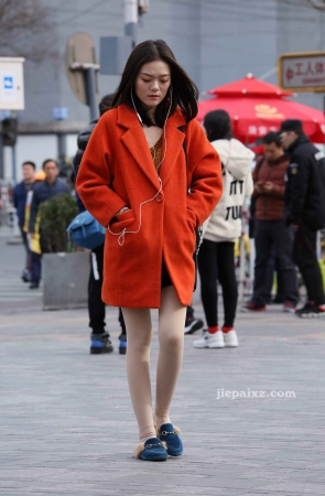 橙色毛呢外套美女