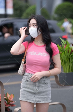 好漂亮的美腿小姐姐