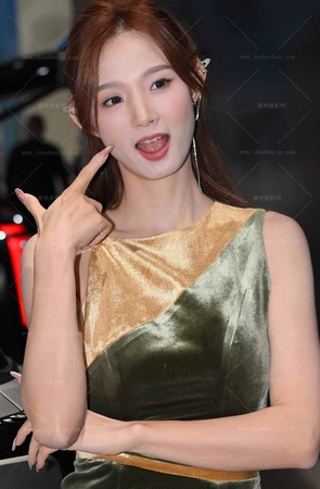 251123-22-142√油亮丝美女雯雯【套图➕8k