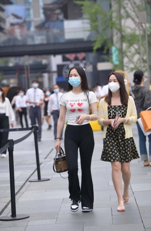 如此迷人的女生，谁人不爱呢？