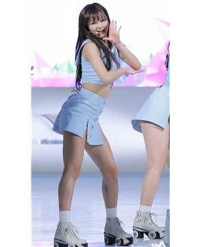 蓝色小短裙性感妹子热舞