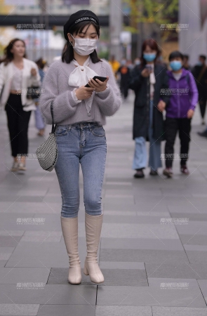 紧牛的清秀小姐姐