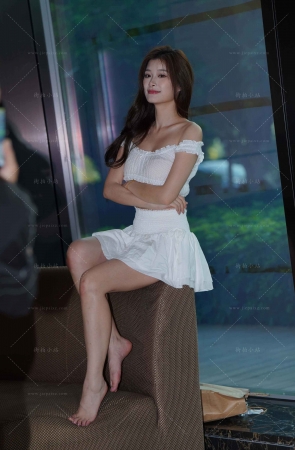 白裙妹纸